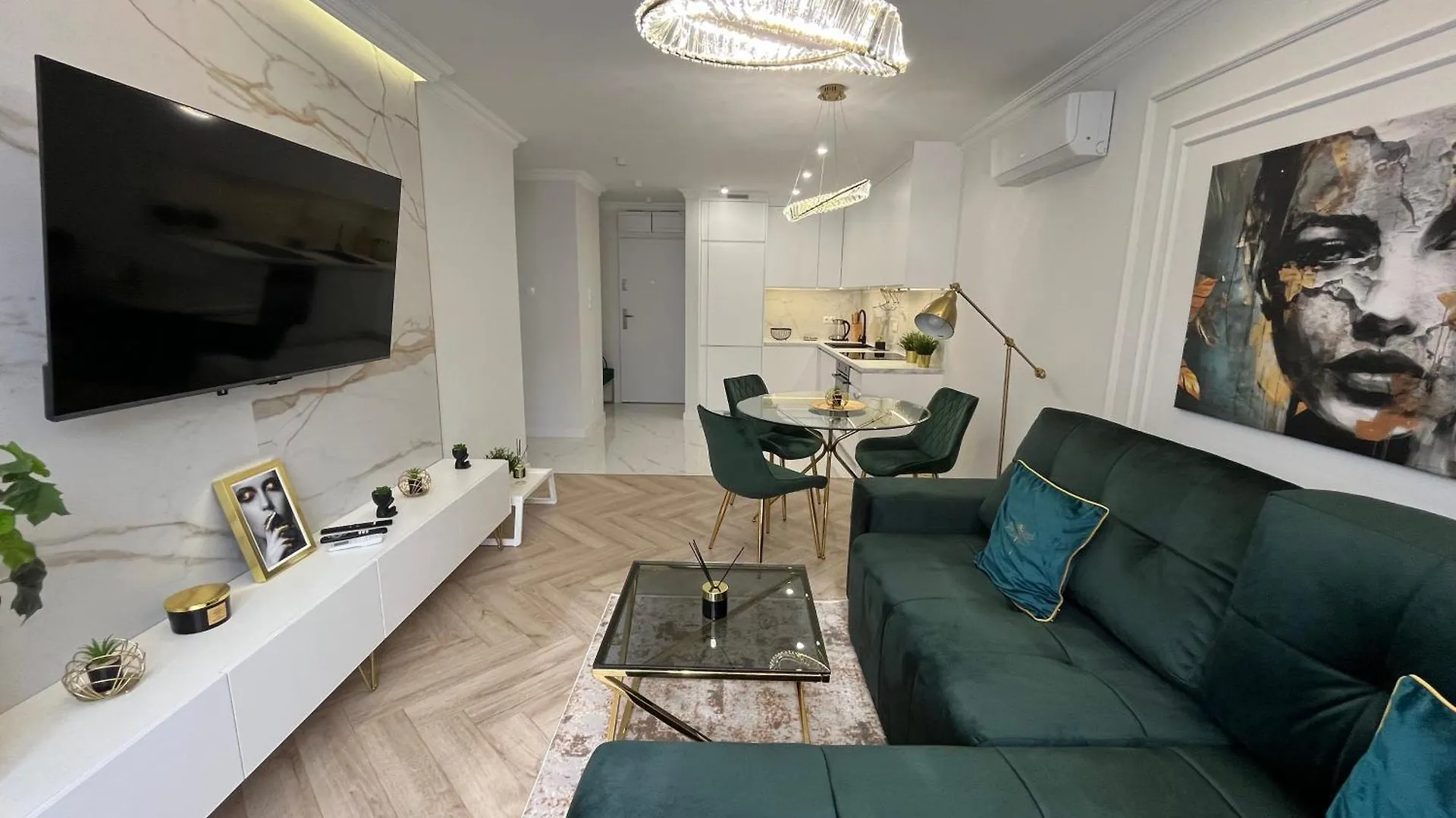 Pereca 2 Deluxe Separate Bedroom Ac By Perfect Apart Warsaw 0*,  Poland